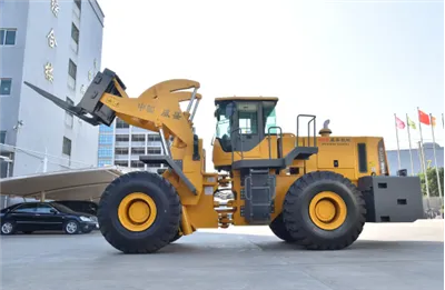 Granīta marmora karjeru akmens iekrāvējs ar dīzeļdegvielu. Iekrāvējs ar dakšu